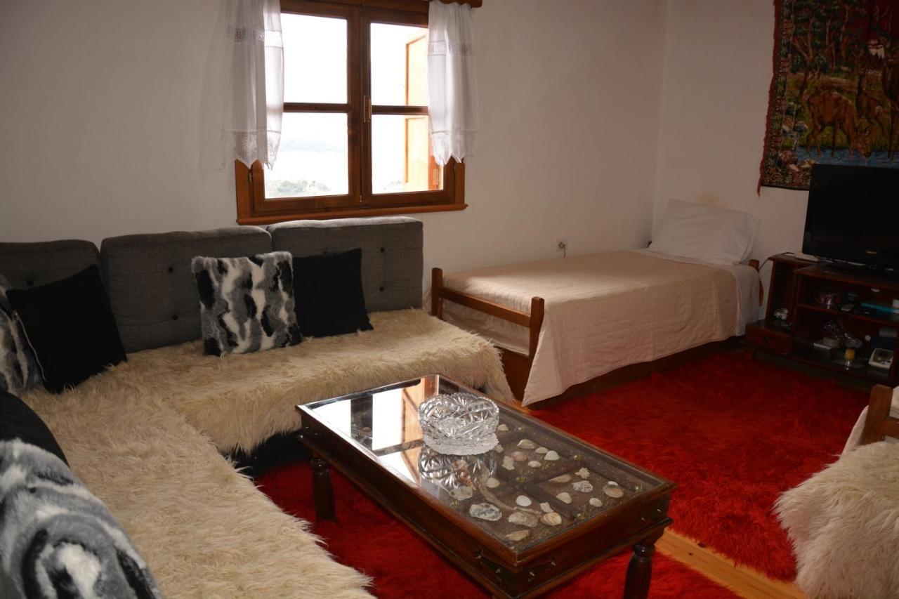 Guest House Memushi จีโรคาสเตอร์ ภายนอก รูปภาพ