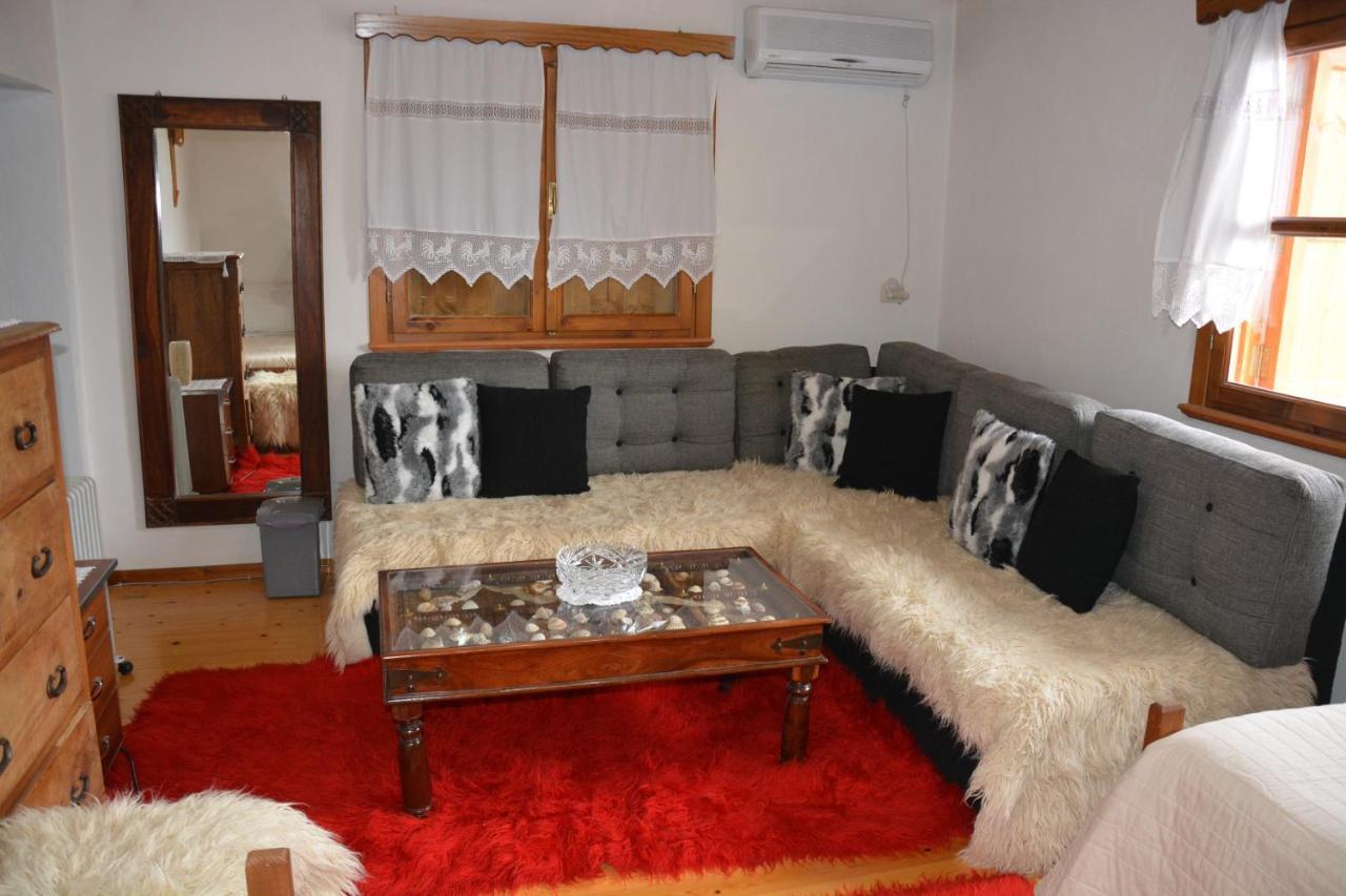 Guest House Memushi จีโรคาสเตอร์ ภายนอก รูปภาพ