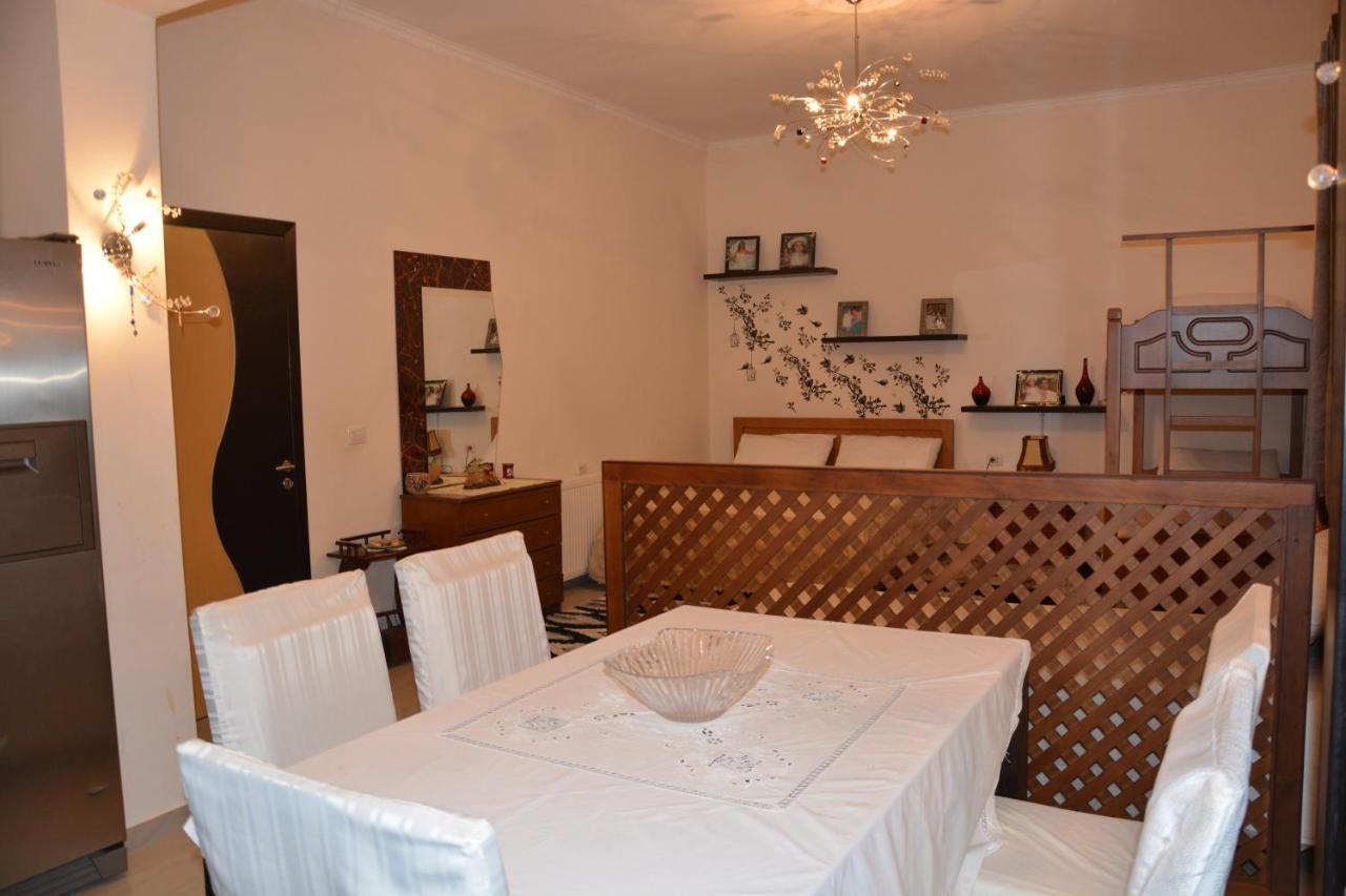 Guest House Memushi จีโรคาสเตอร์ ภายนอก รูปภาพ