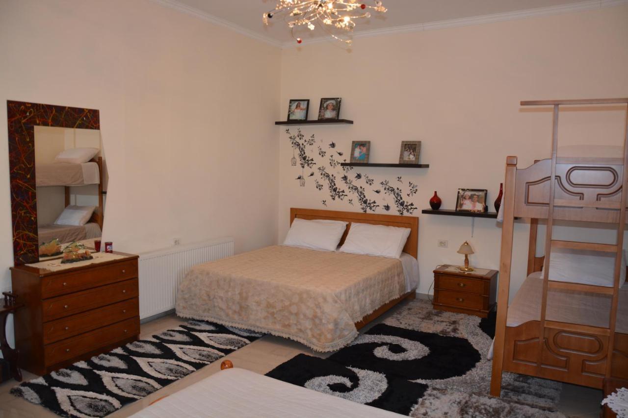 Guest House Memushi จีโรคาสเตอร์ ภายนอก รูปภาพ