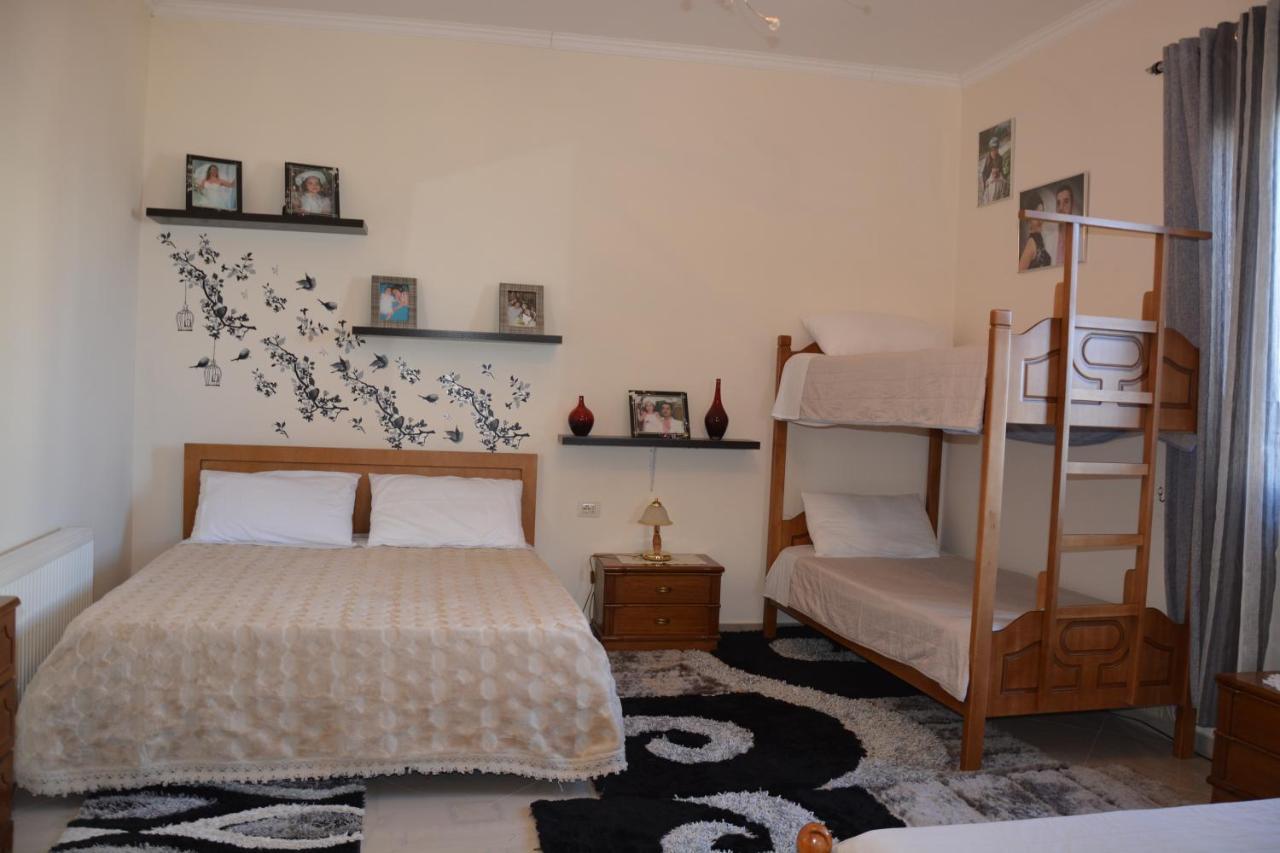 Guest House Memushi จีโรคาสเตอร์ ภายนอก รูปภาพ