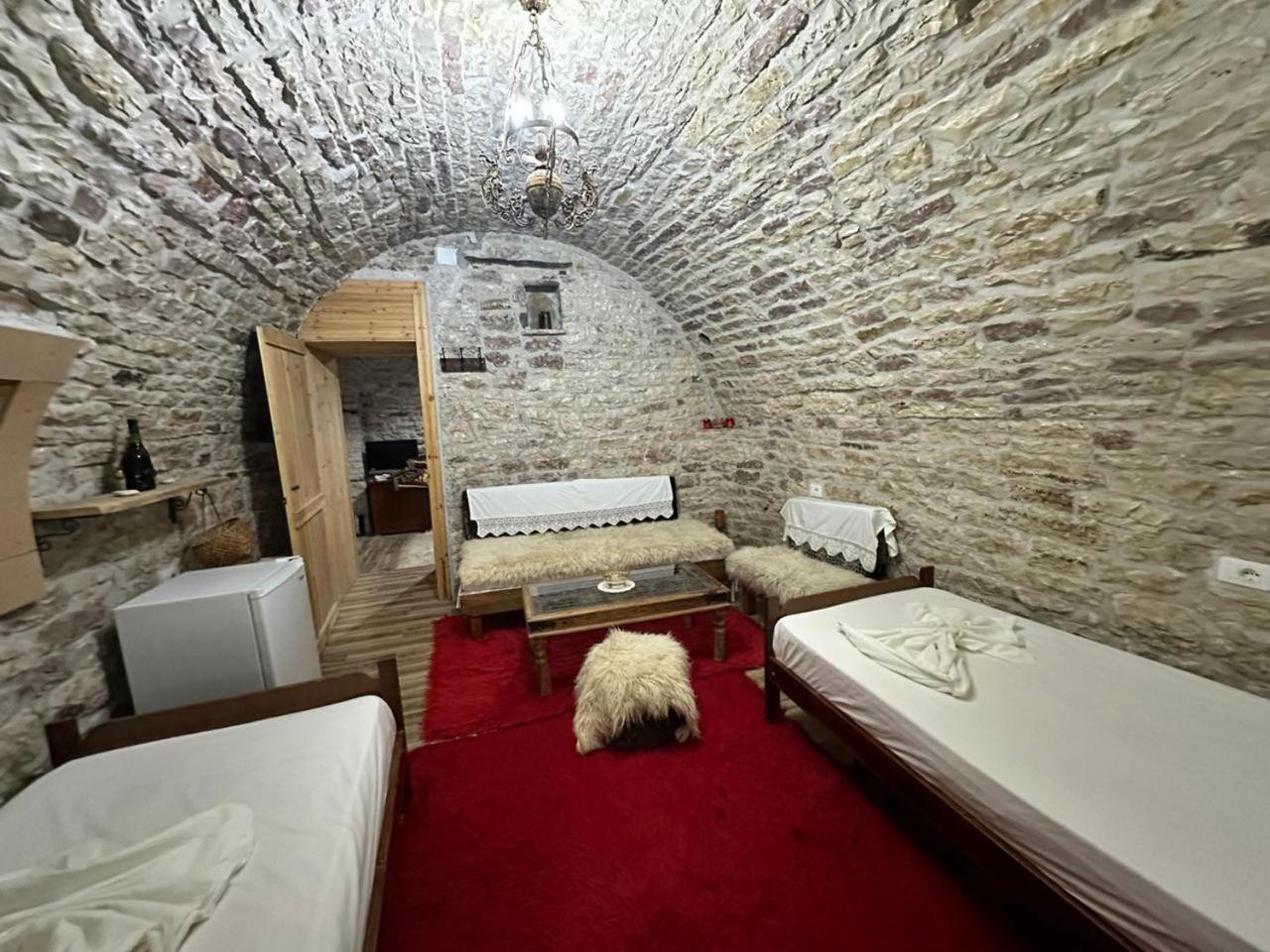Guest House Memushi จีโรคาสเตอร์ ภายนอก รูปภาพ