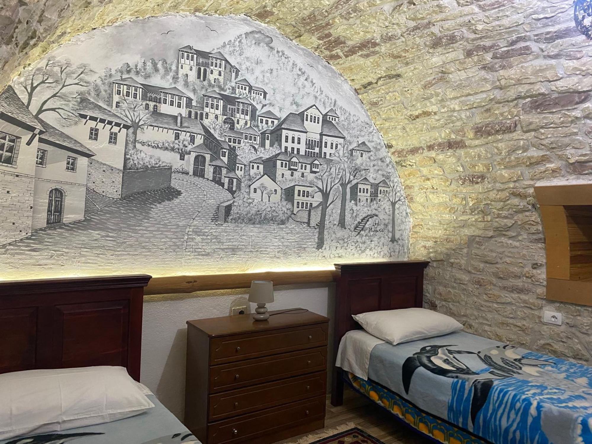 Guest House Memushi จีโรคาสเตอร์ ภายนอก รูปภาพ