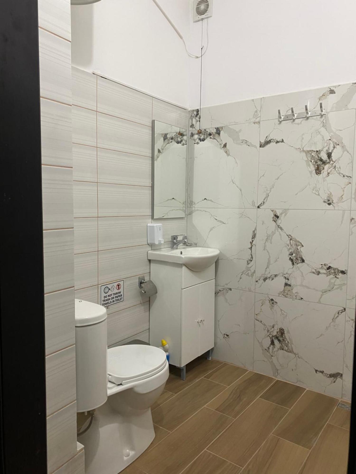 Guest House Memushi จีโรคาสเตอร์ ภายนอก รูปภาพ