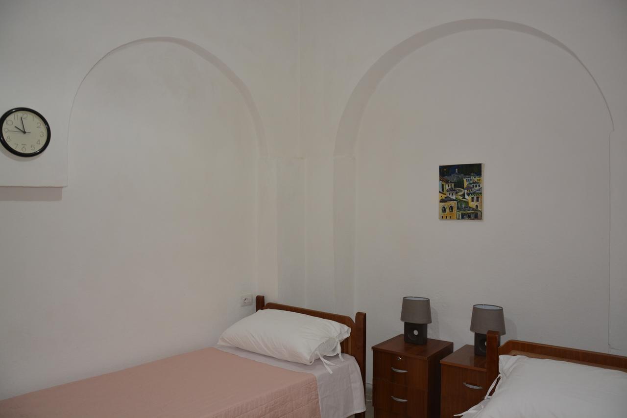 Guest House Memushi จีโรคาสเตอร์ ภายนอก รูปภาพ