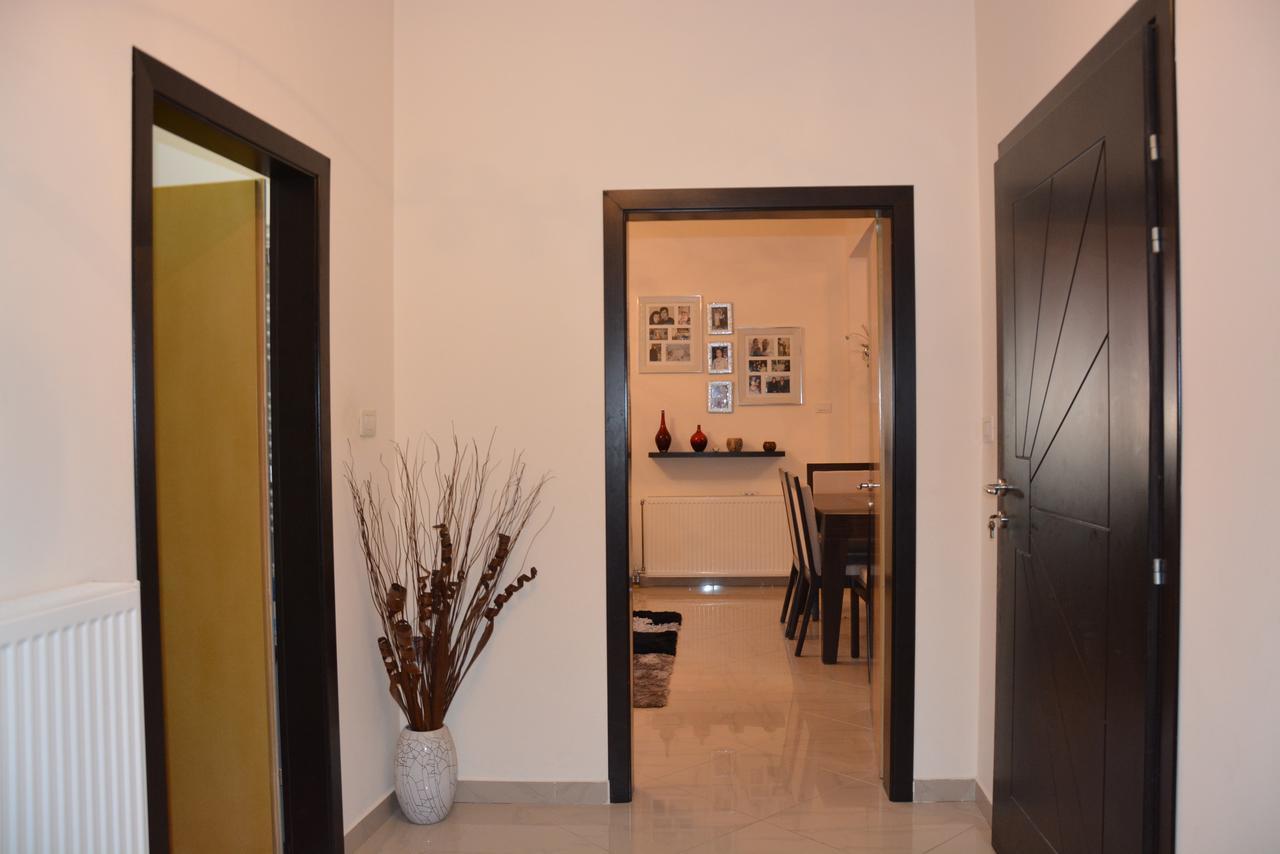 Guest House Memushi จีโรคาสเตอร์ ภายนอก รูปภาพ