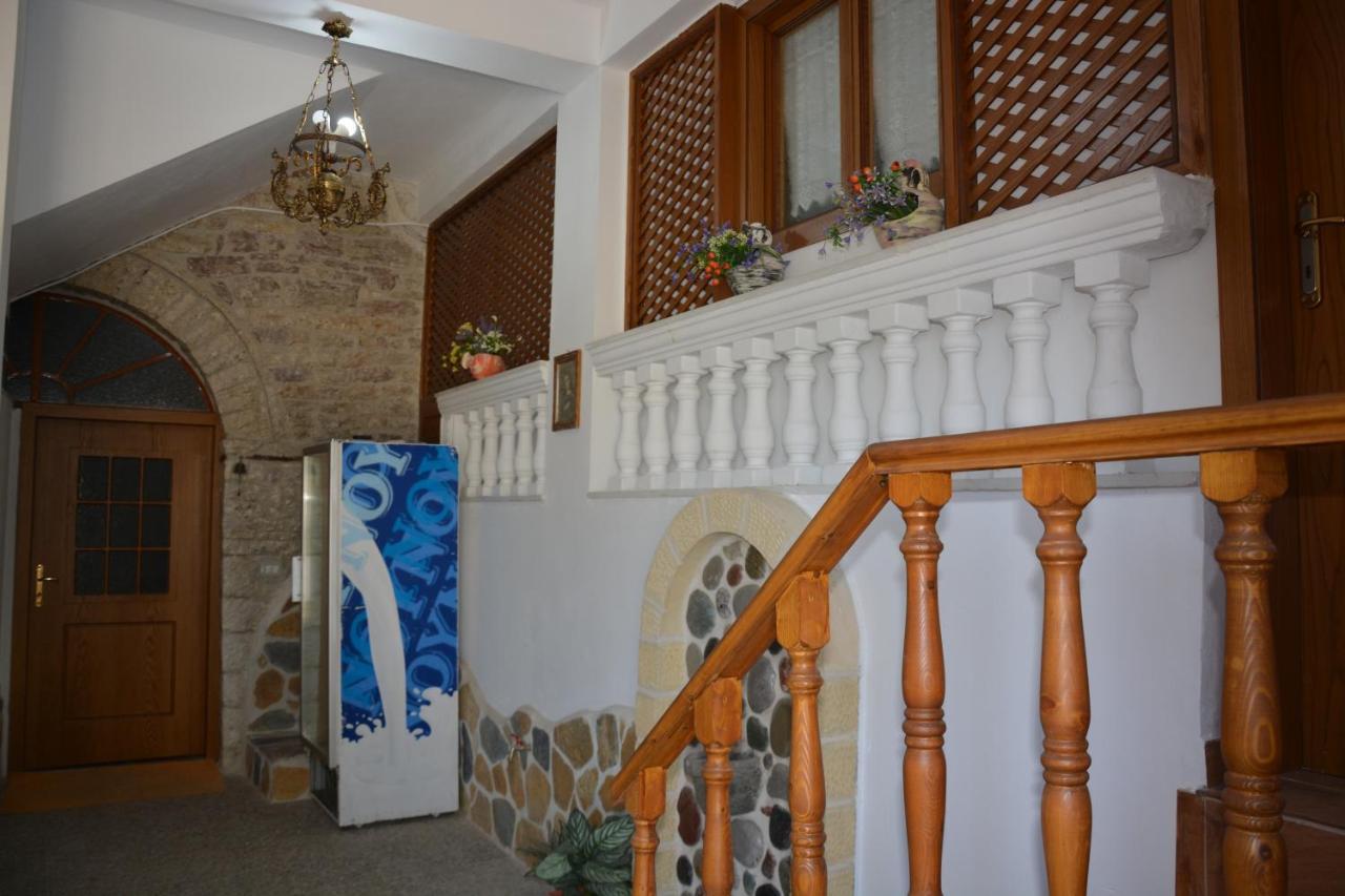 Guest House Memushi จีโรคาสเตอร์ ภายนอก รูปภาพ